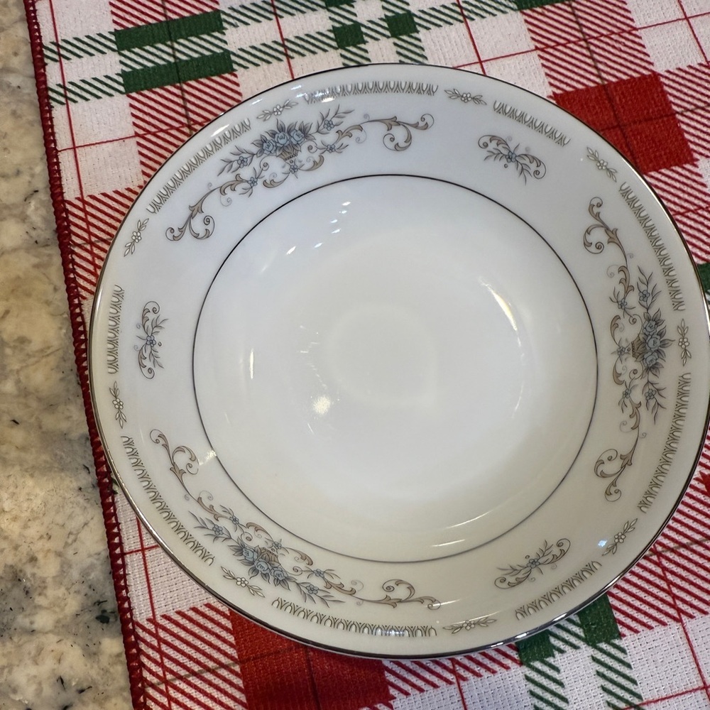Vintage Fine Porcelain China “Diane” Dessert Bowls - 2 piece set - Picture 4 of 5